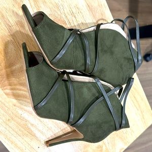 Journey Olive green heels